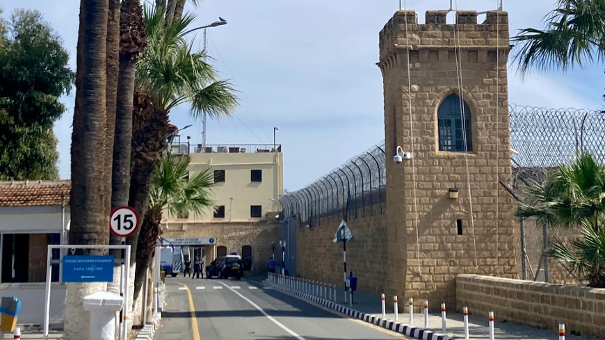 Zypern: Antifolterkomitee kritisiert schlechte Haftbedingungen und zunehmende Überbelegung von Gefängnissen